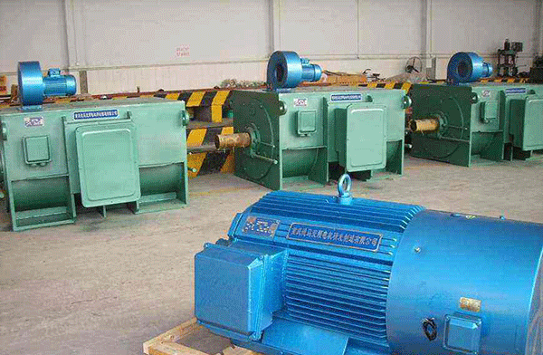 三相異步電動機直接起動的危險。