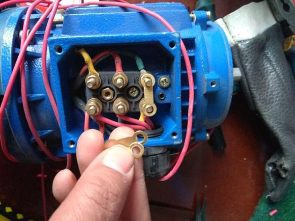 三相異步電動機(jī)的過載運行要及時進(jìn)行檢查